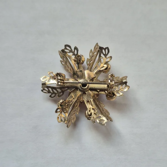 Vintage Red Rhinestone Floral Brooch Gold Tone Leaf Spray - Picture 2 of 3